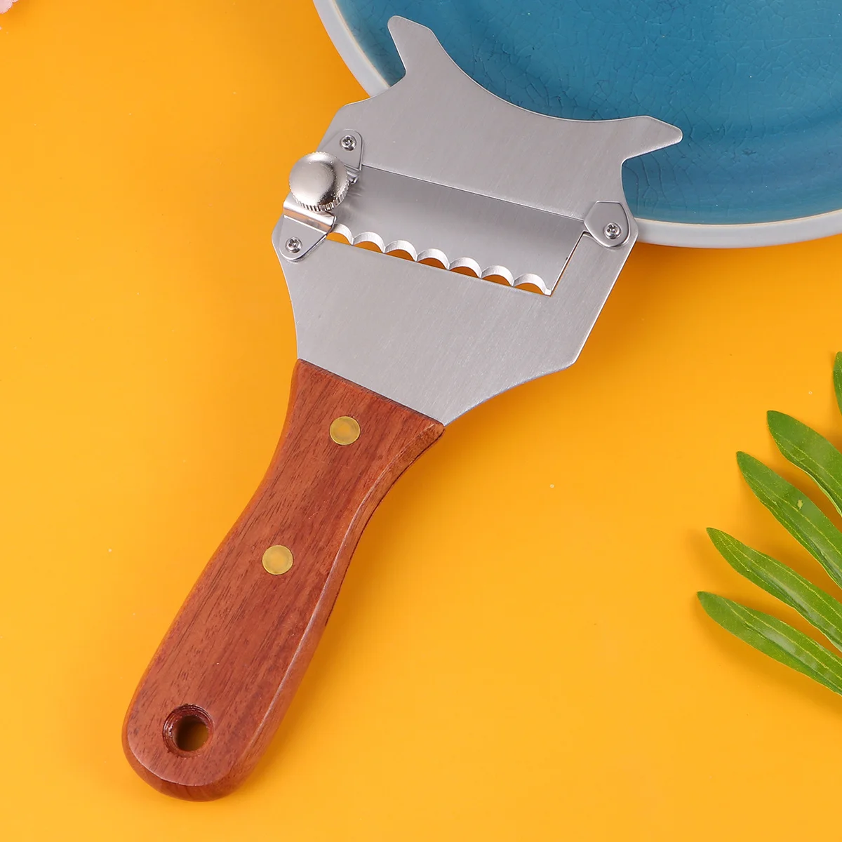 

Portable Truffle Slicer Cheese Shaver Light Brown Sturdy Rust Proof Stainless Steel Kitchen Cutter for Truffle Garlic