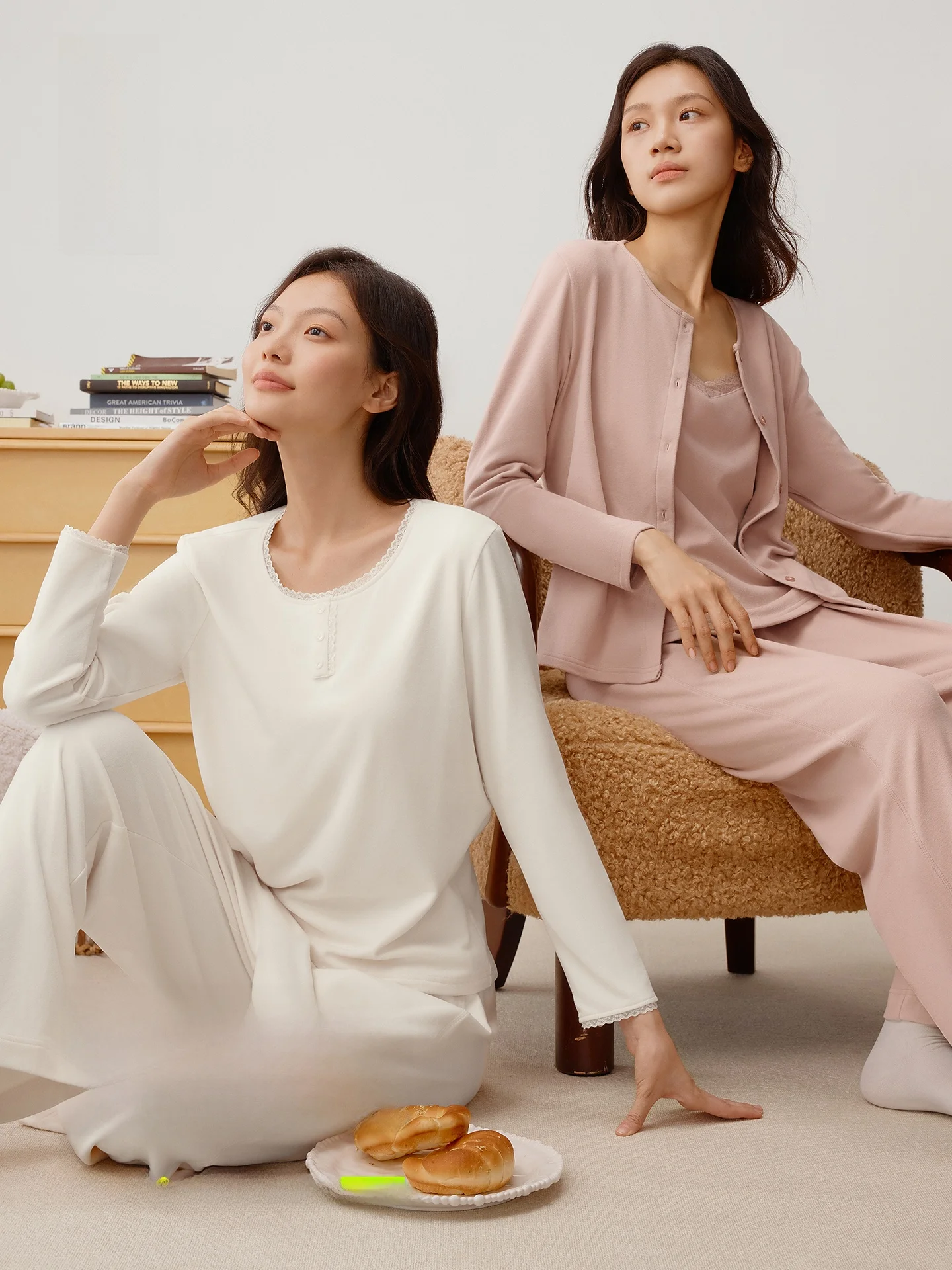 Women's Long Sleeve Fleece Pajamas Set Home Clothes Infrared Self Heating with Chest Pad Autumn Winter Home Clothes Set