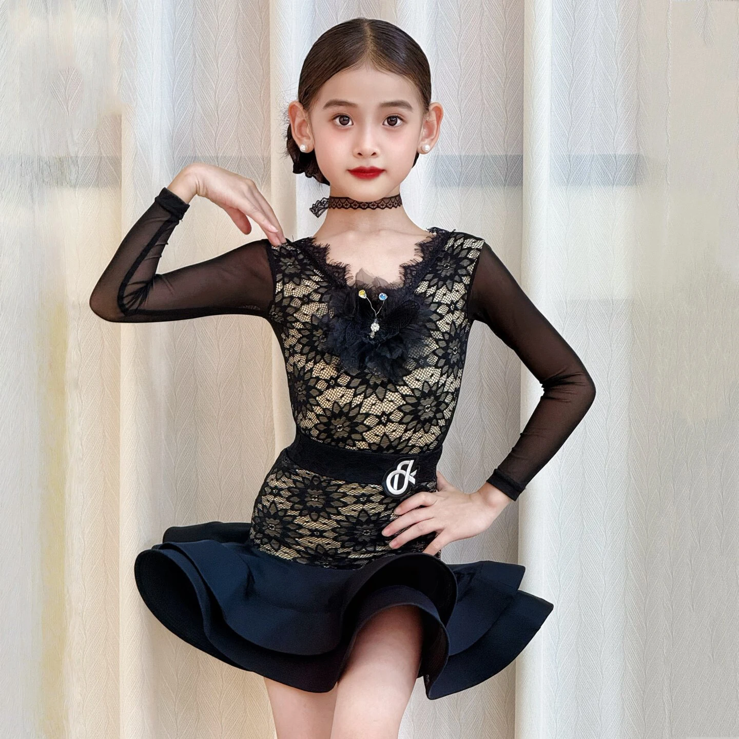 

Children Ballroom Dance Suit Kids Performance Dancing Dresses Girls Black Mesh Sleeves Latin Dance Competition Dress