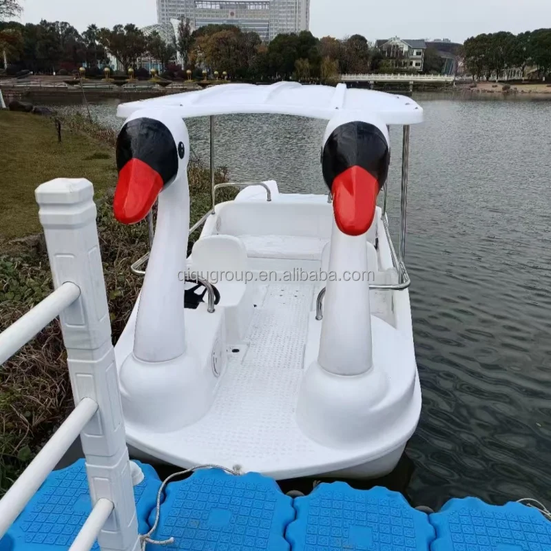 

White Swan Style HDPE Material 5 Seats Electric Water Tourist Pedal Boat