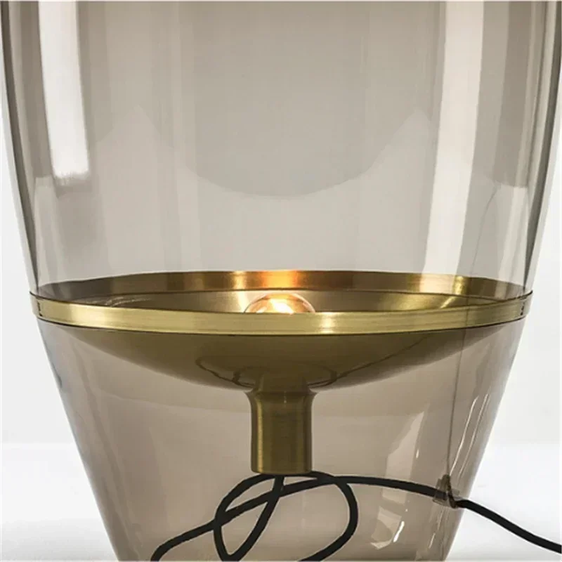 Nordic Glass Lampshade Table Lamp Modern Creative Desk Lamp for Bedroom Living Room Office Decor Bedside Lighting Design Lamp