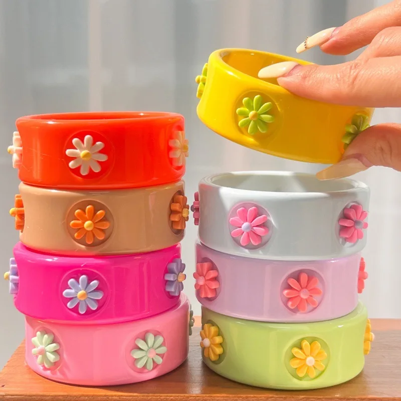 Sweet Cute Daisy-patch Resin Bangles for Women Trendy Colorful Dopamine-style Wide bangles Wirstband Jewelry Gifts