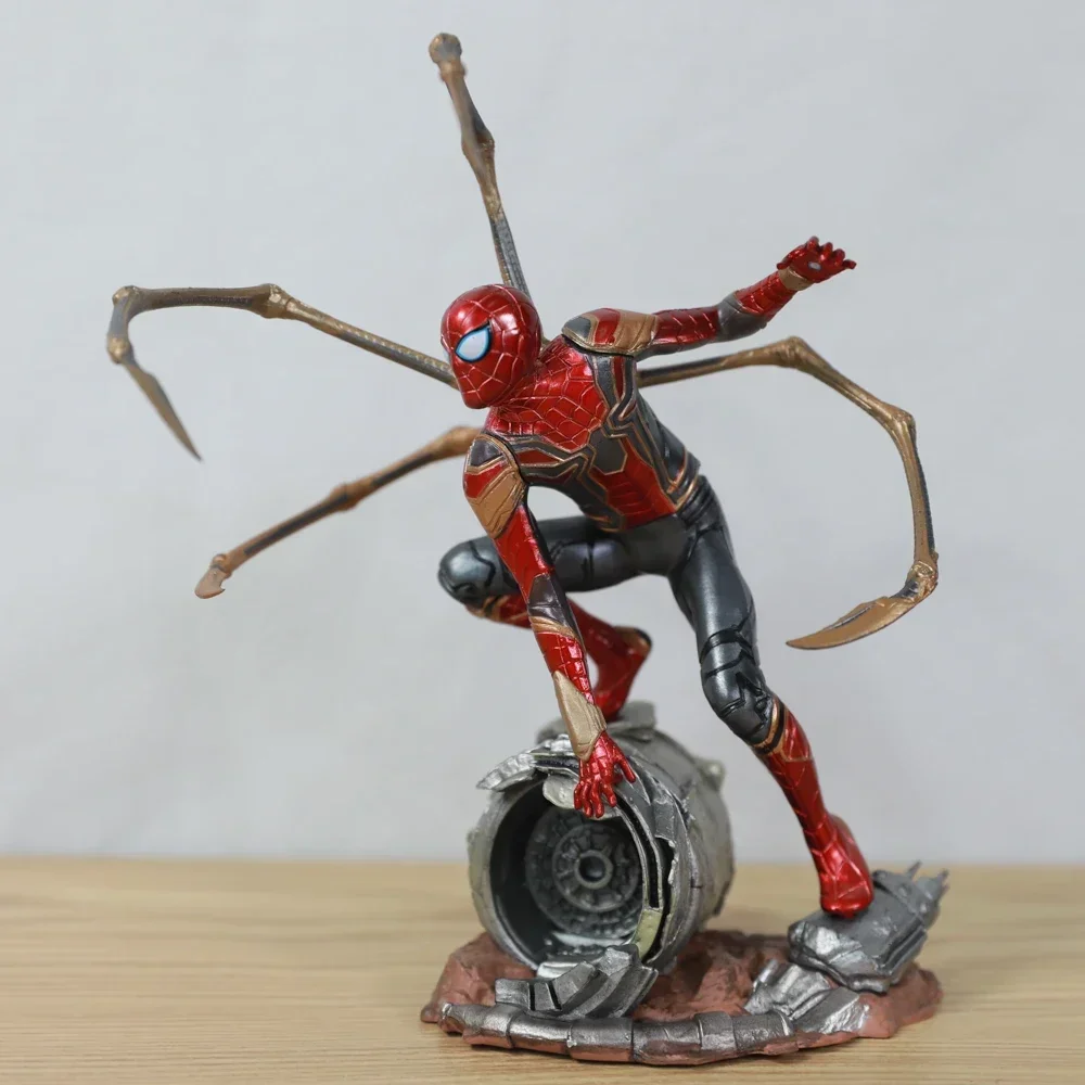 18 cm Supereroe Iron spider man Action Figure Versione da combattimento Collezione di statue in PVC Modello decorazione della casa regalo per bambini