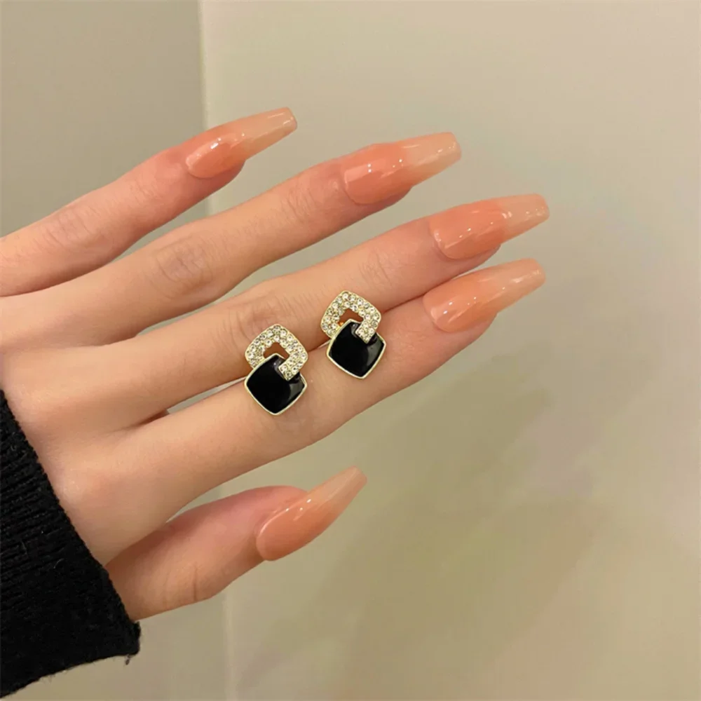 2024 New Trendy Geometric Square Black Crystal Stud Earrings for Women Charm High Sense Zircon Korean Earrings Luxury Jewelry