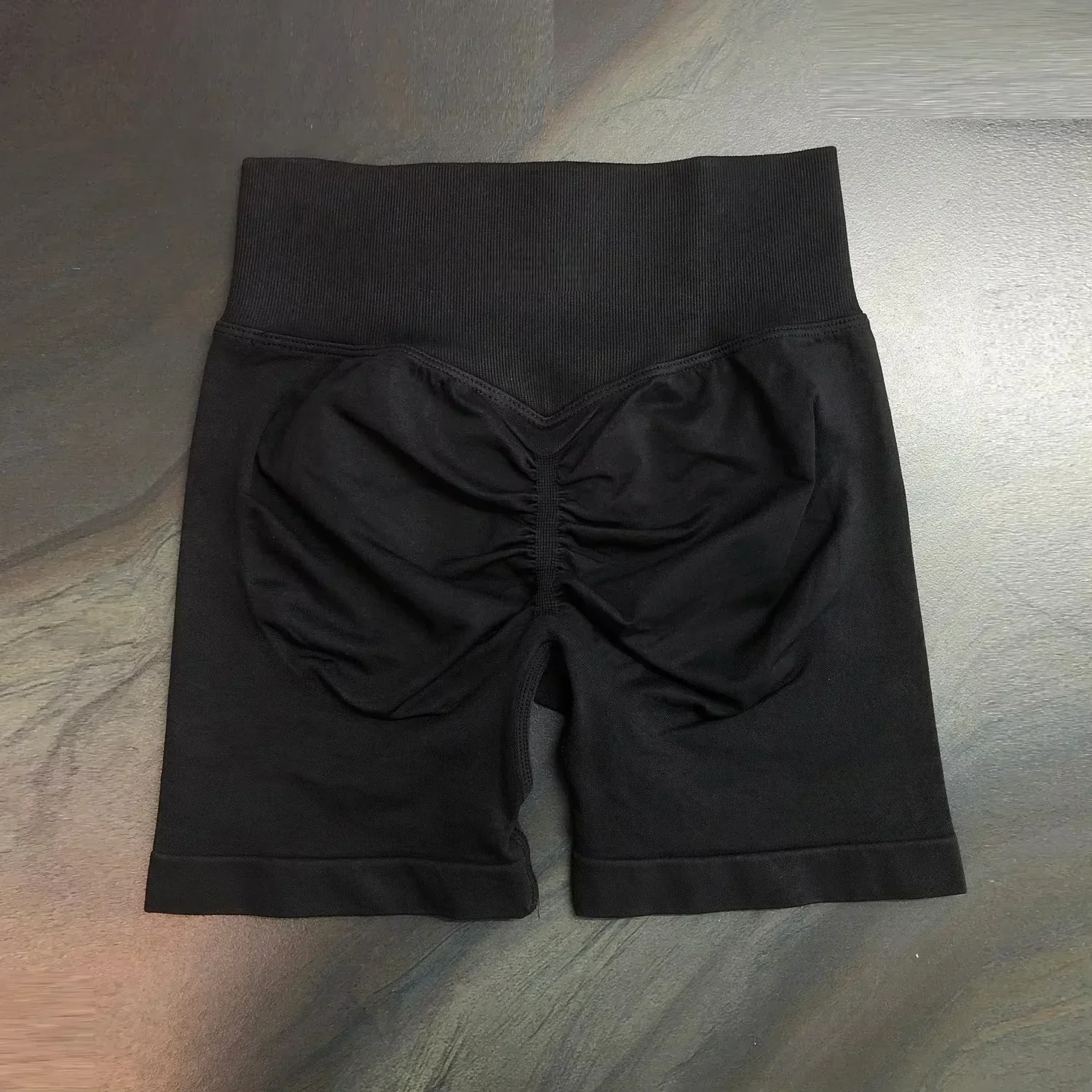 شورت ديناميكي 4.5 بوصة شورت يوجا قصير مضلع عالي الخصر للصالة الرياضية شورت عالي التمدد لراكبي الدراجات النارية