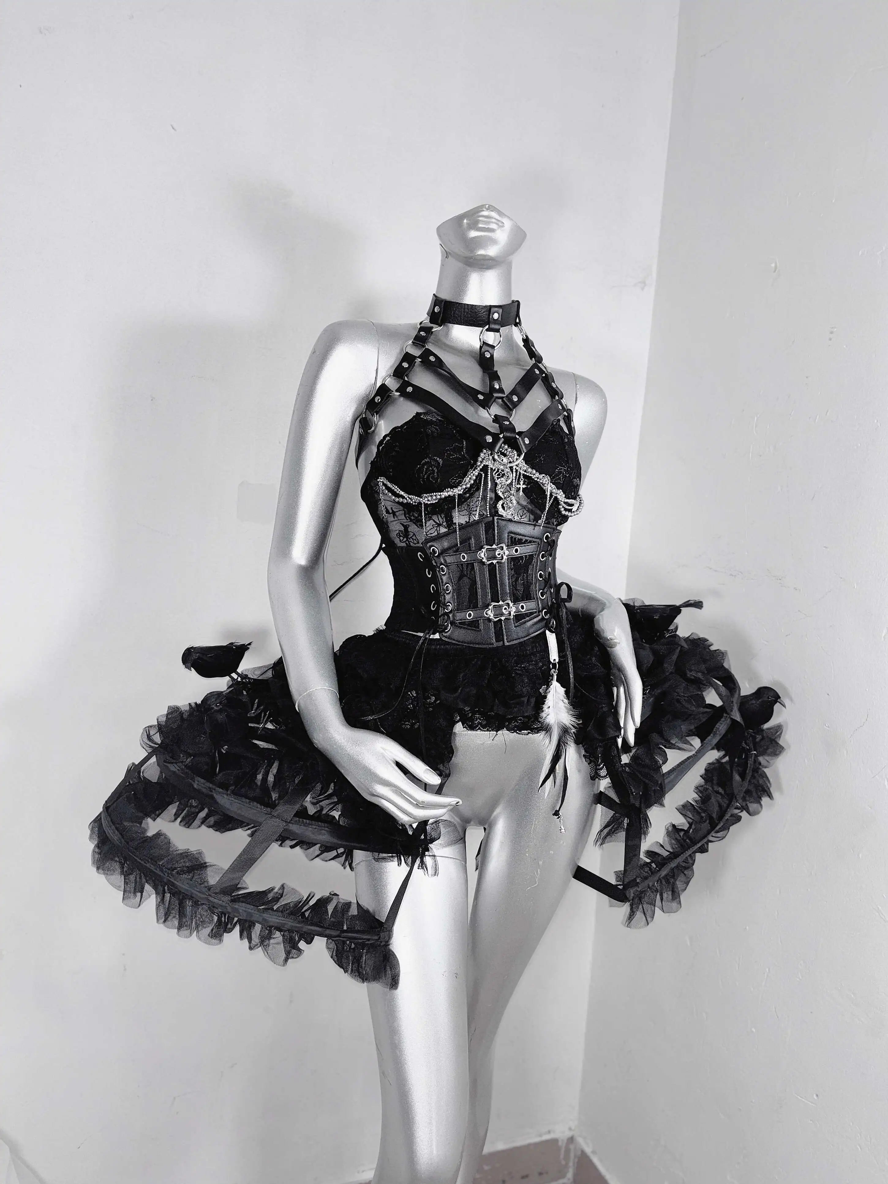 

Платье из двух частей с 3D кружевной юбкой в виде птичьей клетки вороны, плотный корсет в готическом стиле в рубчик с рыбьей косточкой