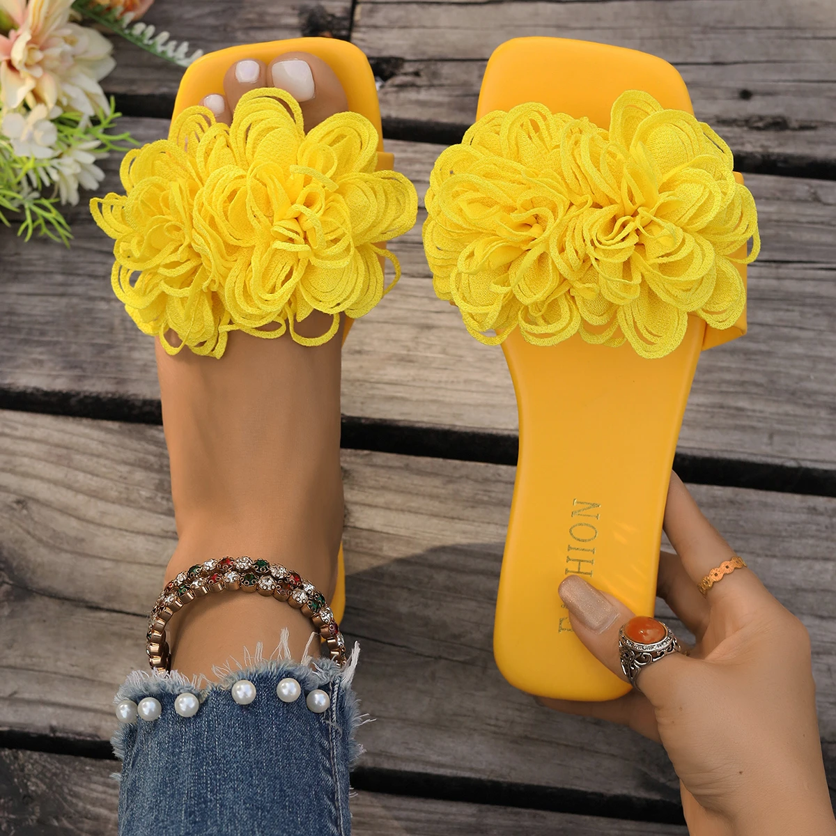 

2025 New Flower Women Fashion Slippers Summer Anti-slip Slip on Sandals Flat Casual Slippers Beach Shoes Women Slides Women