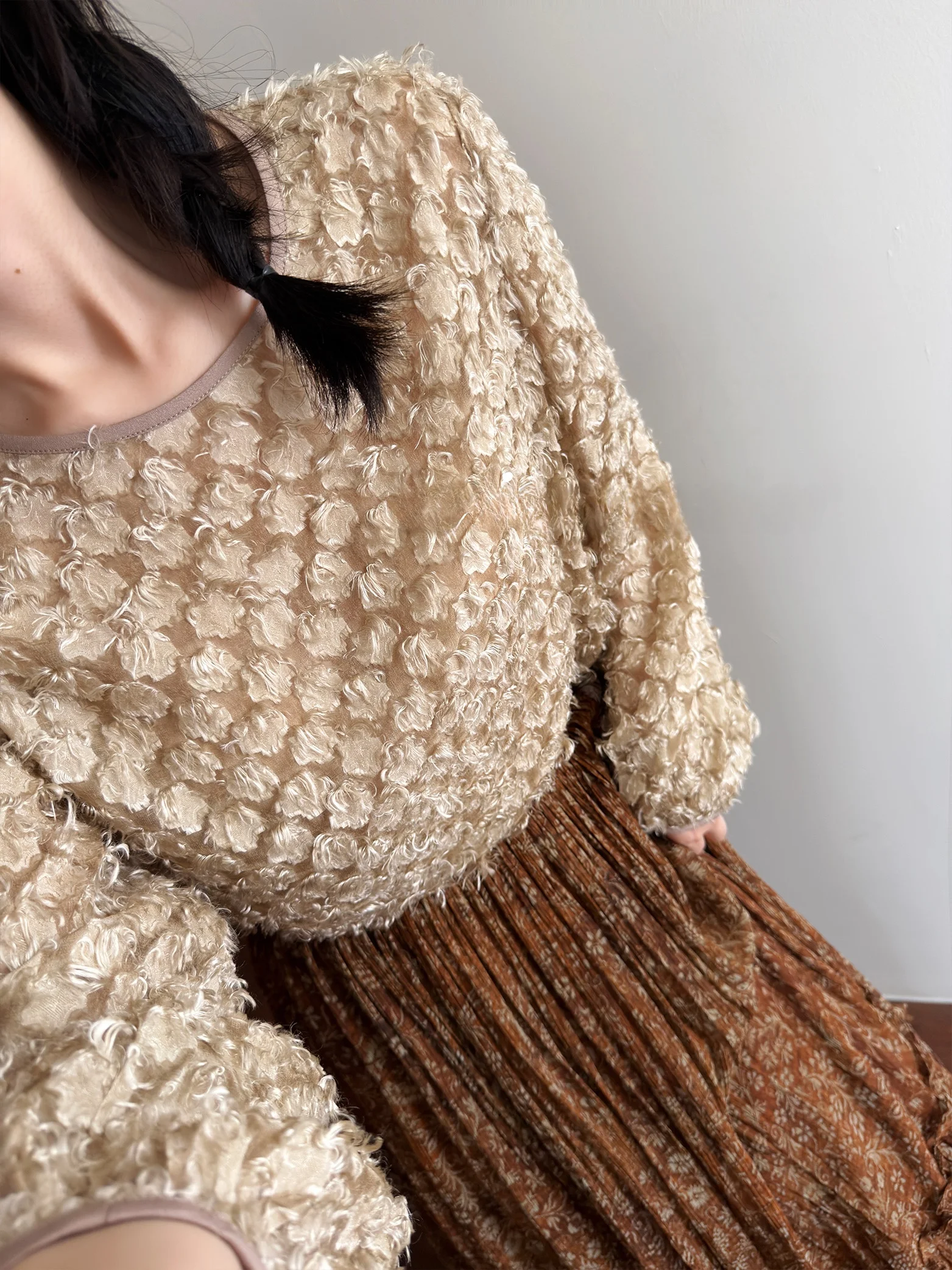 

Шелковая рубашка Jiaoyang: Элегантный стиль, свободный крой, длинный рукав, круглый вырез, дышащая, комфортная, для повседневной носки, однотонная.