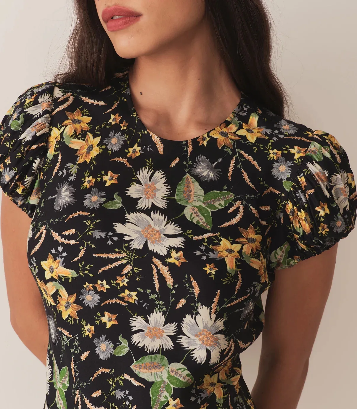 American Retro · Literário e Frio Fundo Preto Floral Oblíquo Manga Bolha Vestido Francês de Manga Curta