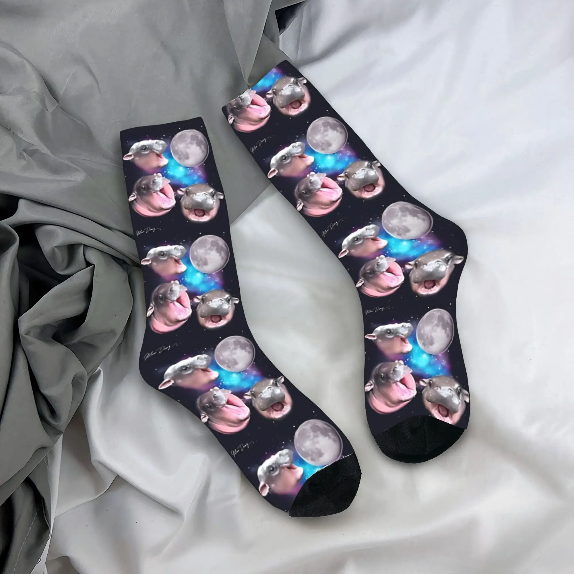 Men's Socks Moo Deng Howl At The Moon  Stockings Anti Sweat Medium Soft Socks Autumn Fashion Pattern Climbing Socks