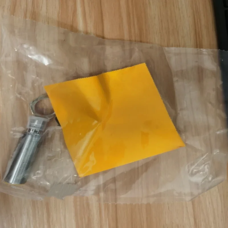 Brand new genuine proximity switch BI8U-EM18-AN6X-H1141  BI8U-MT18-AP6X-H1141  BI8U-EM18WD-AP6X-H1141 BI8U-M18-RP6X-H1141