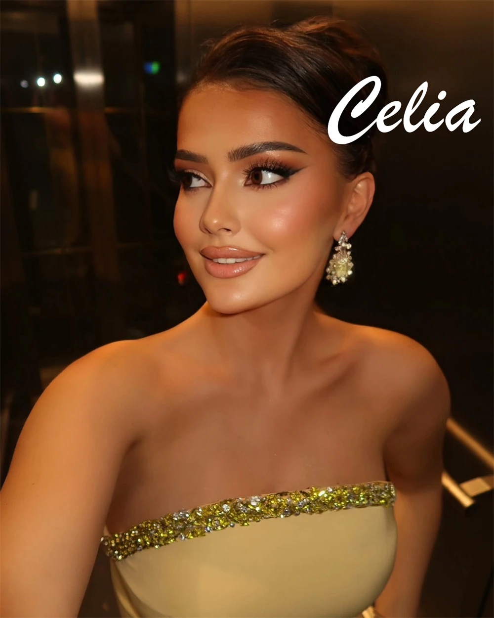 

Customized Soft Yellow Jersey Evening Dresses Exquisite Strapless Sleeveless Celebrity Gowns Temperament Special Occasion Gowns