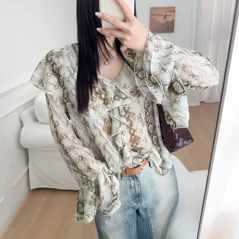 

Soft Design Snake Print Blouse V-Ne Long Sve Women's irt French Sle Loose Fit Polyester Rayon Blend Thin Material