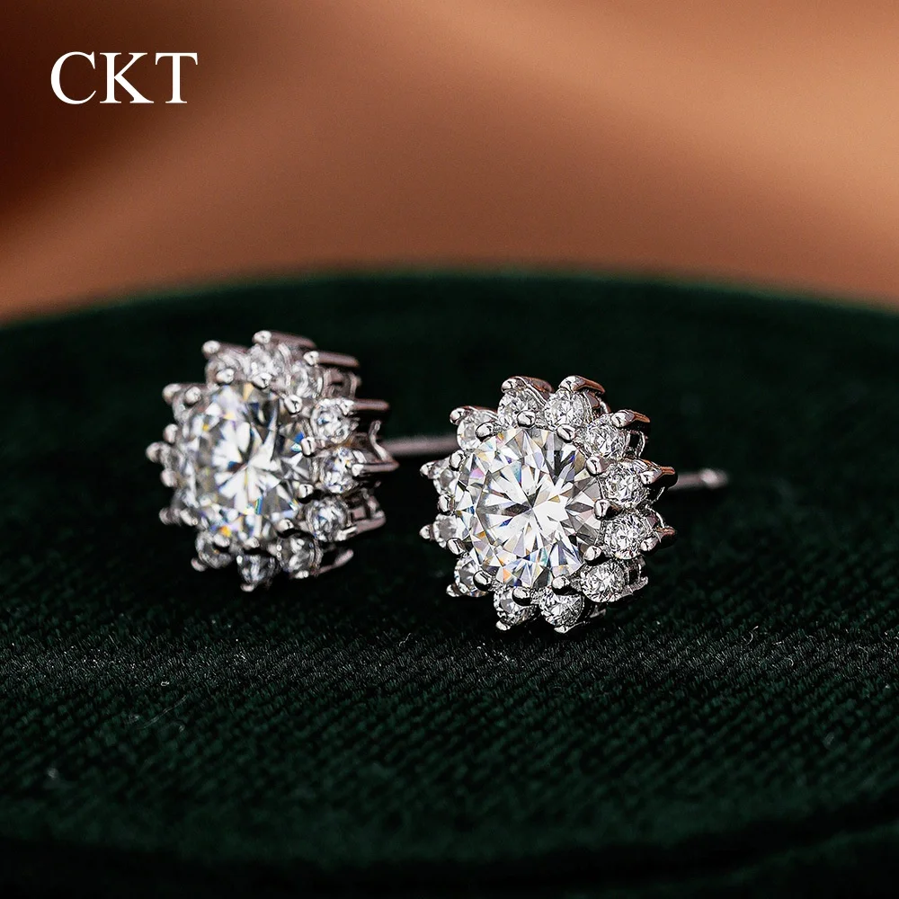 

CKT Stud Earrings for Women Round 18k White Gold Simple Wedding Sunflower 0.5ct Diamond Moissanite Platinum Pt950 Gift Jewelry