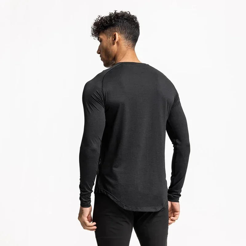Maglia sportiva aderente uomo, maniche lunghe