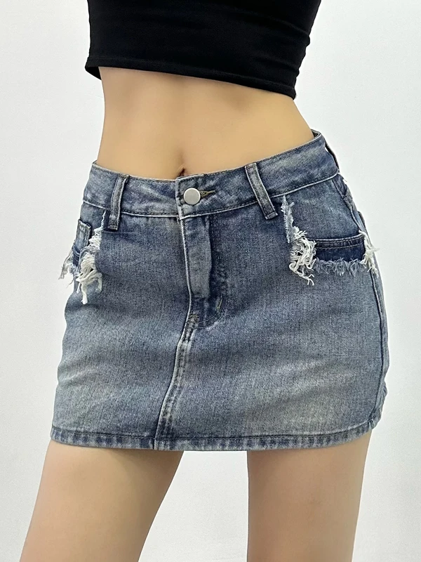 Neuer Stil Sommer würziges Mädchen niedrige Taille Denim Wrap Hüfte kurzen Rock Frauen Nische Design zerrissene Kanten personal isierte schlanke Minirock 4zzp