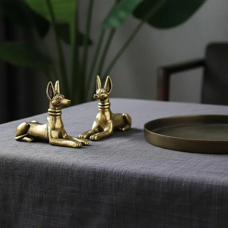 Messingfigur eines ägyptischen Pharaonenhundes, Retro-Handgefertigte Kupferhundestatue für Boho-Wohndekor, Sammlerstück für Tierliebhaber, Geschenk – Detail 14