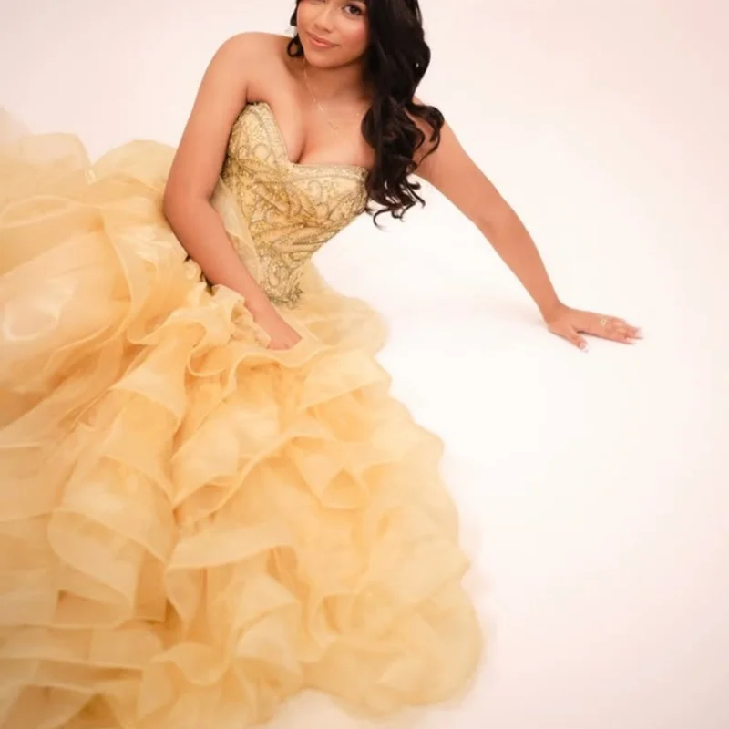 Sukienki Quinceanera na zamówienie, złote, z odkrytymi ramionami, tiulowe, aplikacje, koronka, koraliki, falbany, warstwowe, Vestido De 15 Quinceanera