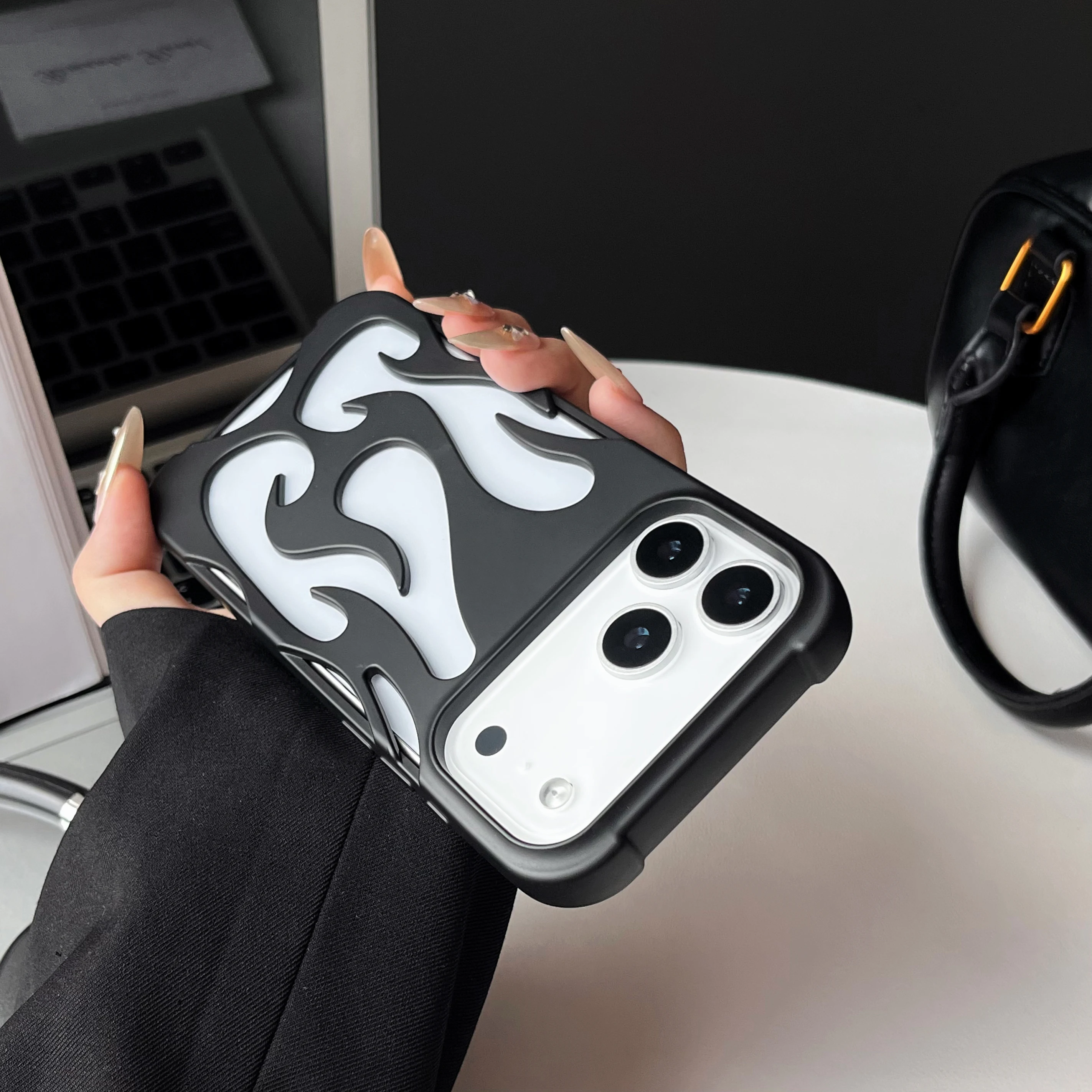 Luxuriöse 3D-Flammenmuster Hohle Schlanke Handyhülle für iPhone 18 17 16 15 14 13 12 11 Pro Max Air Stoßfeste Schutzhülle – Detail 22
