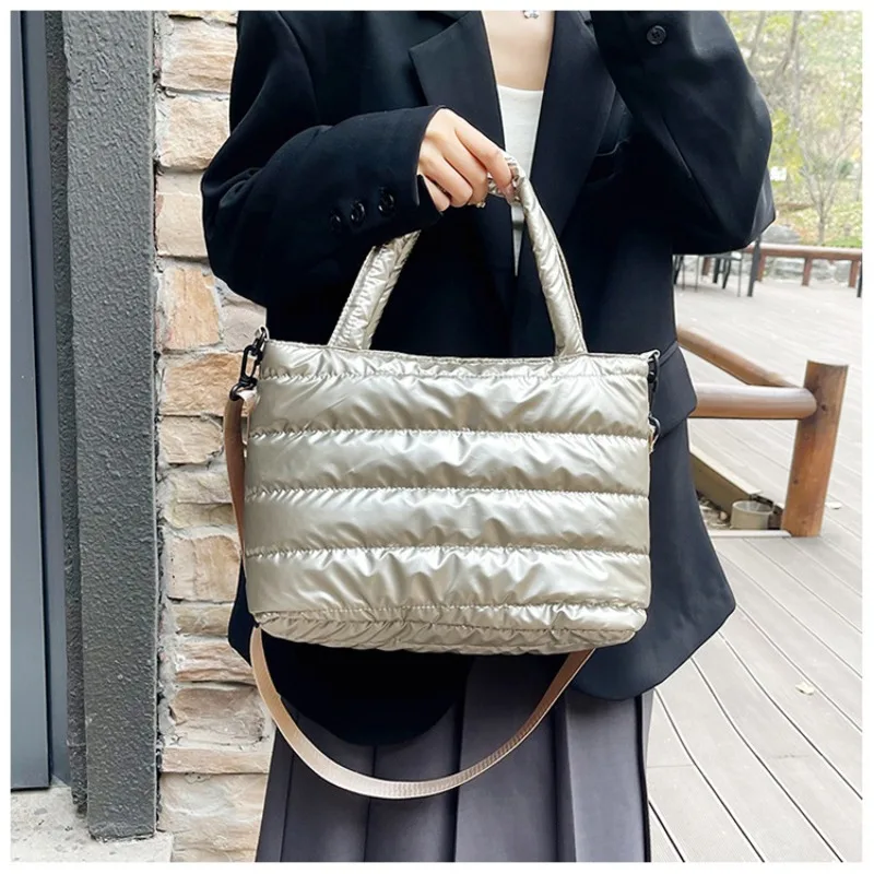 Fashion Tote Handbag Large Capacity Cotton Padded Bag Waterproof Portable Keep Warm Handbag Quilted Solid for Leisure Winter view 5