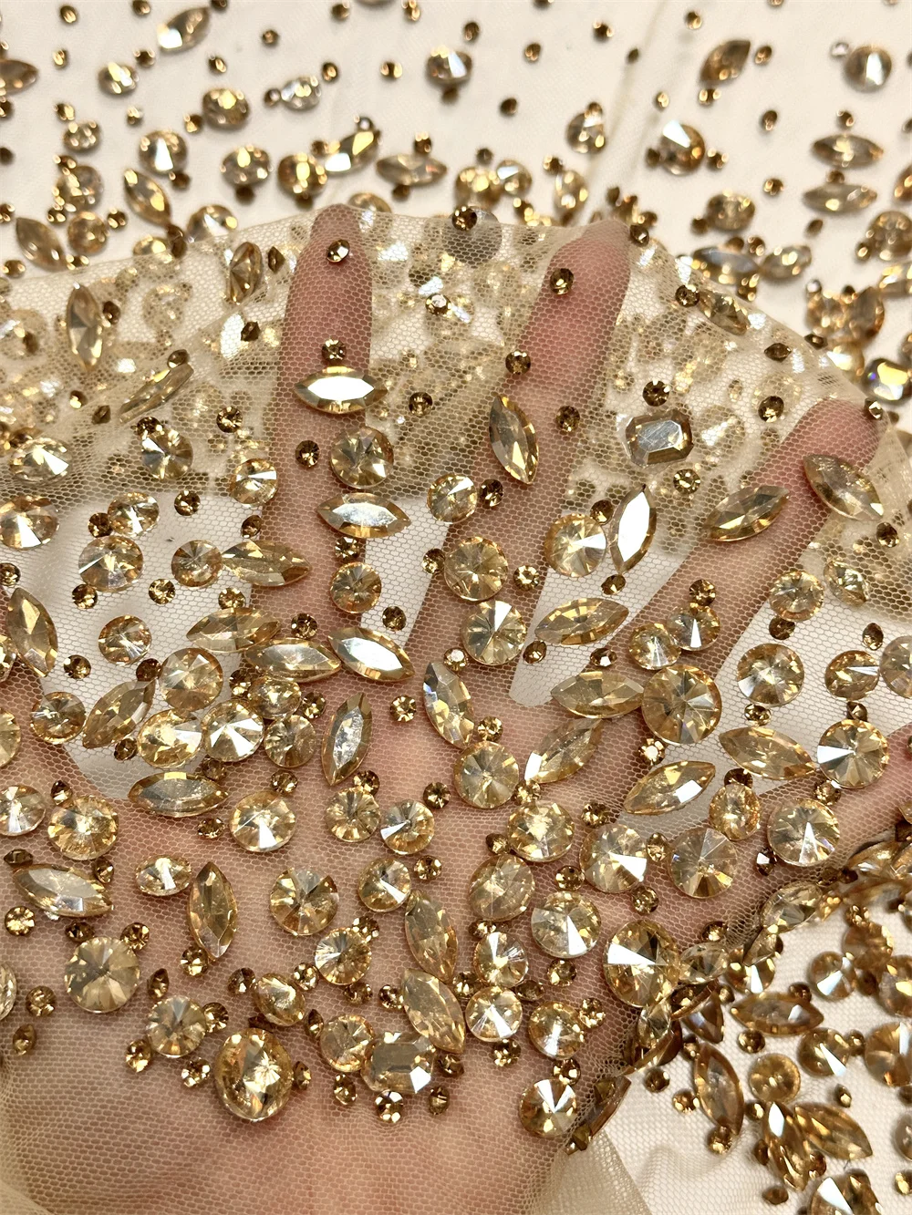 

2025 Latest Luxury Water Diamond Head Mesh Fabric High-end Sparkling Embellishment Suitable for Women's Party Evening Dresses