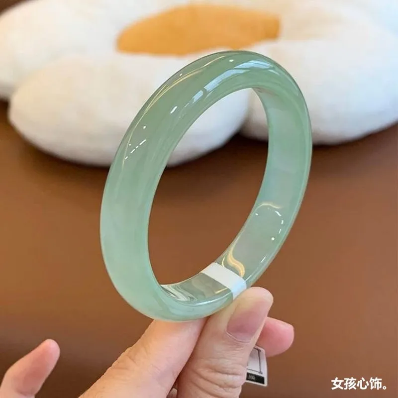 Ice-clear natural Burmese bracelet for women, oil- translucent high-end jadeite, regular circle, light green jadeit