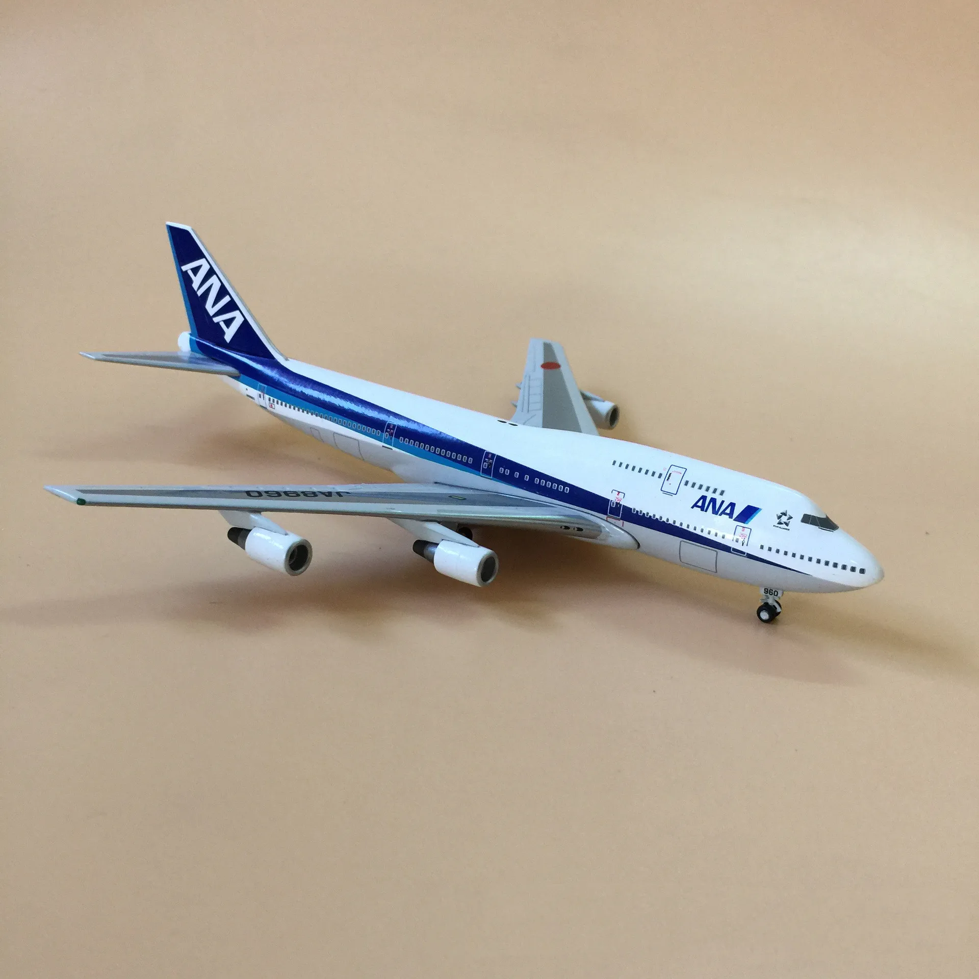 1:400 Boeing 747-400D All Nippon Airways JA8960 simulation alloy aircraft model