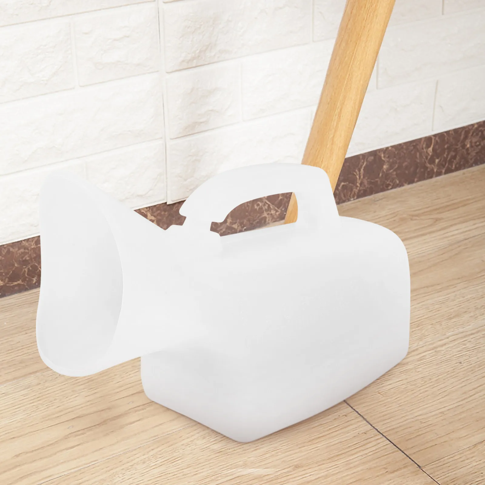 

2Pcs Plastic Women Urinal Leakproof Portable Emergency Potty Large Capacity Durable Female Urine Bottle Women Urinal