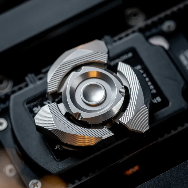 DJG EDC FC - 回転速度 ​ ​ タイプ三枚刃フィジェットスピナー ポータブルデスクトップストレス解消玩具