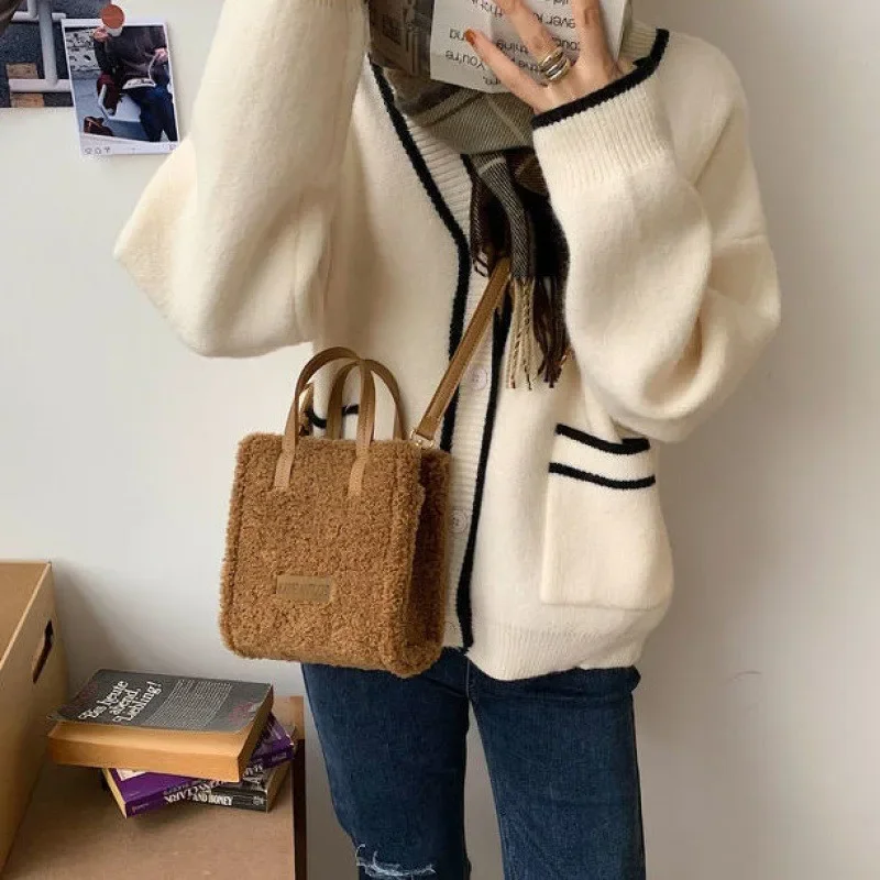 2022 Women Winter Shoulder Bag Lamb Wool Warm Soft Autumn Ins Square Cross-body Portable Casual Beige Khaki Girls Preppy Style