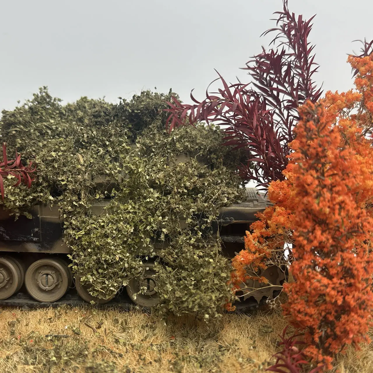 Videiras de folhas caídas em miniatura - Rede de camuflagem realista e plantas artificiais para cenário de vilão modelo militar