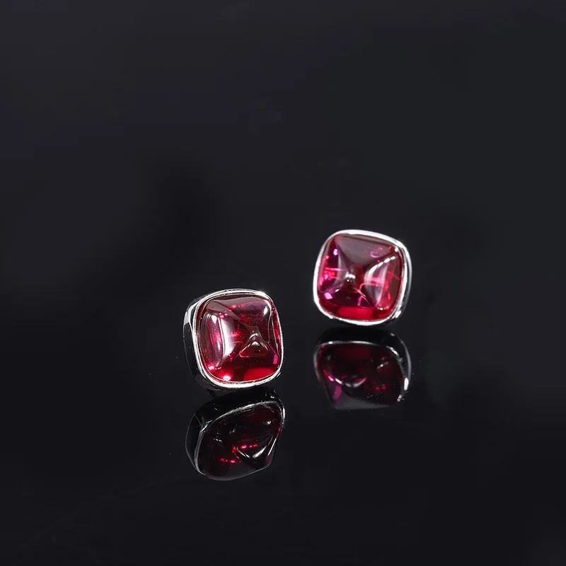 New fashion trend S925 silver inlaid 5A zircon emerald emerald red sapphire sapphire sugar tower simple earrings ladies