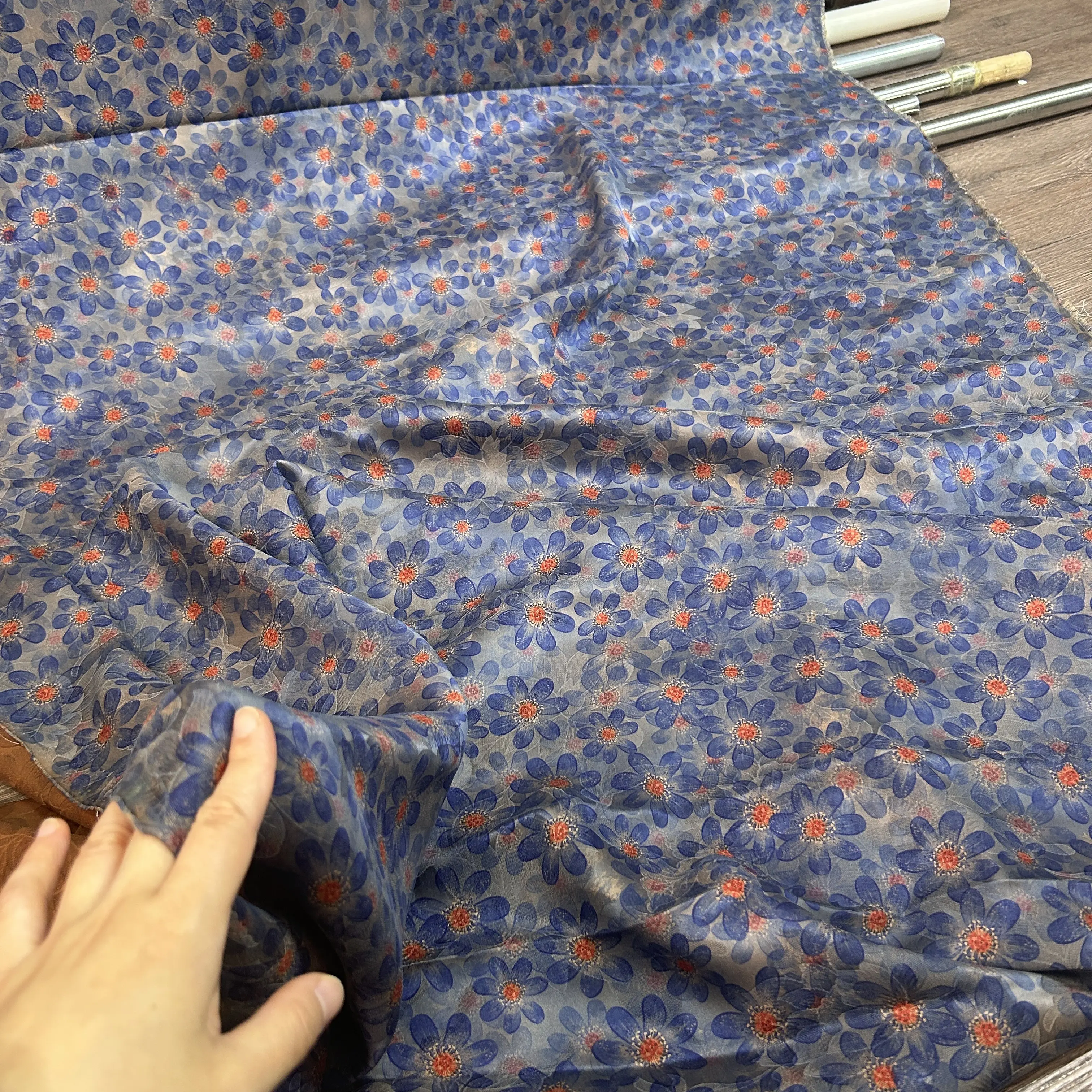 Silk Flower Gambiered Guangdong Silk Cloth Blue Background Little Jacquard Young Version Fragrant Cloud Yarn Fabric Silk Cloth