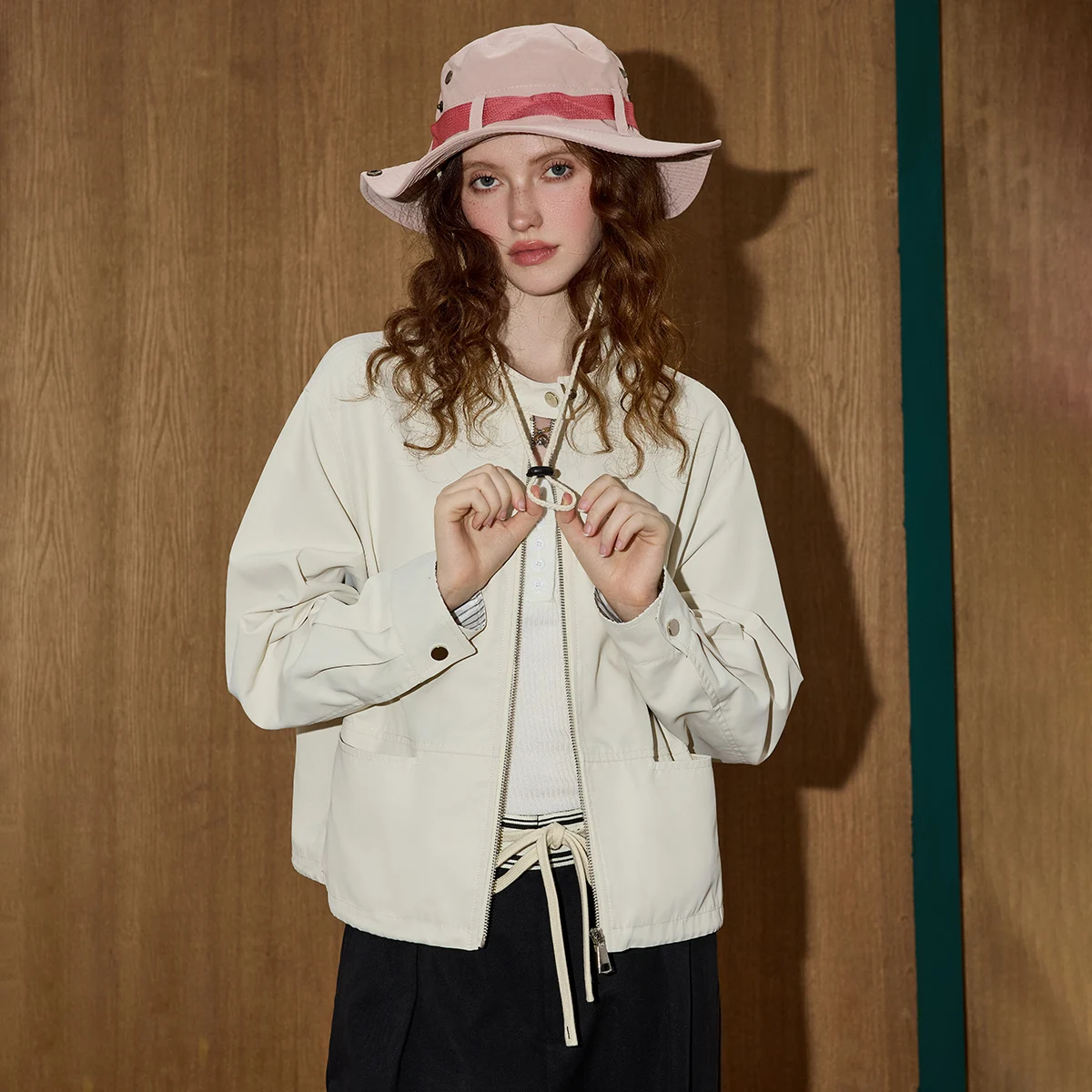 

Женская винтажная куртка с воротником-стойкой, укороченный пиджак большого размера, милый и крутой эстетический свободный крой, пригородное пальто в городском уличном стиле