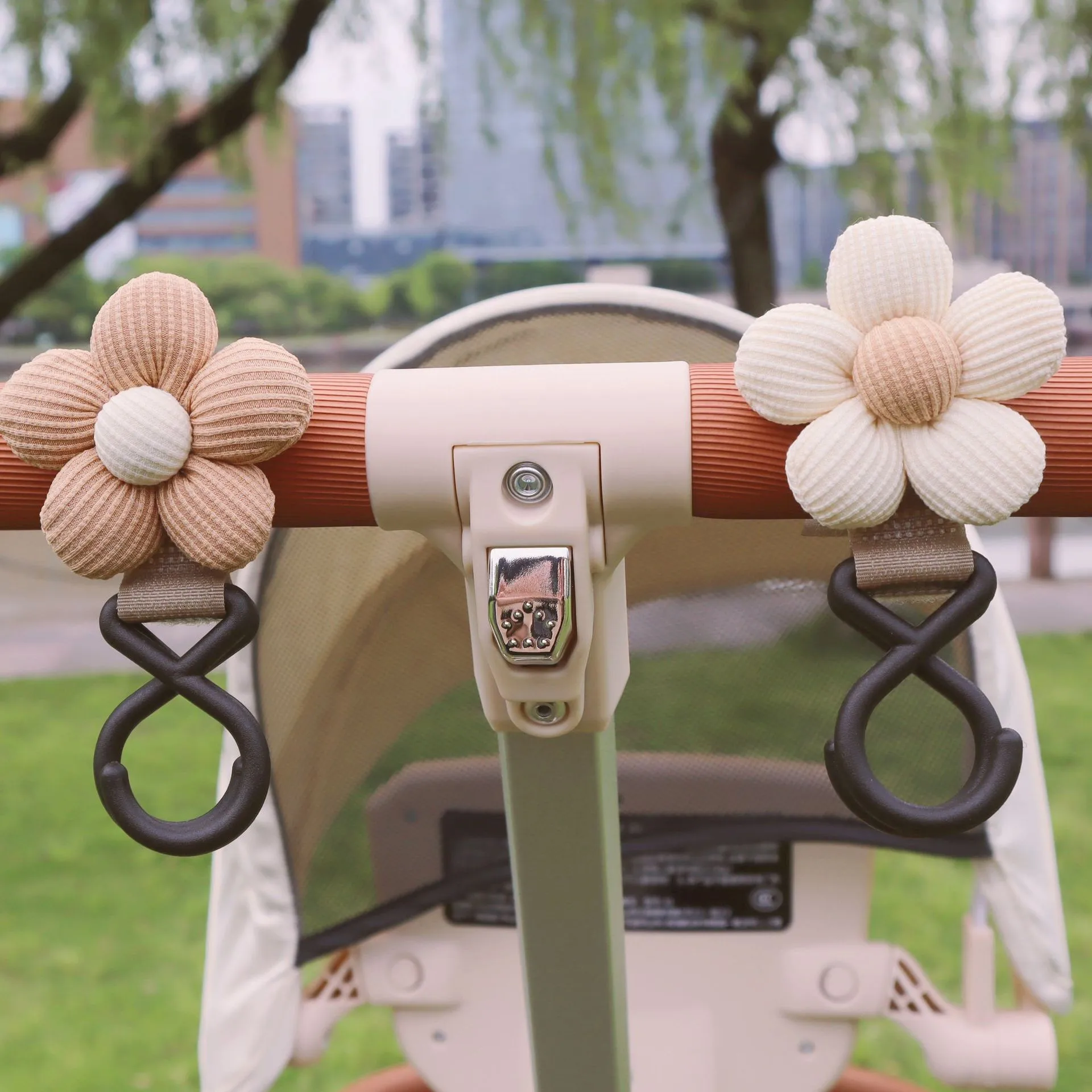 1pcs Flower Bear Baby Bag Stroller Hook Pram Rotate 360 Degree Rotatable Cart Organizer Pram Hook Crochet Stroller Accessories