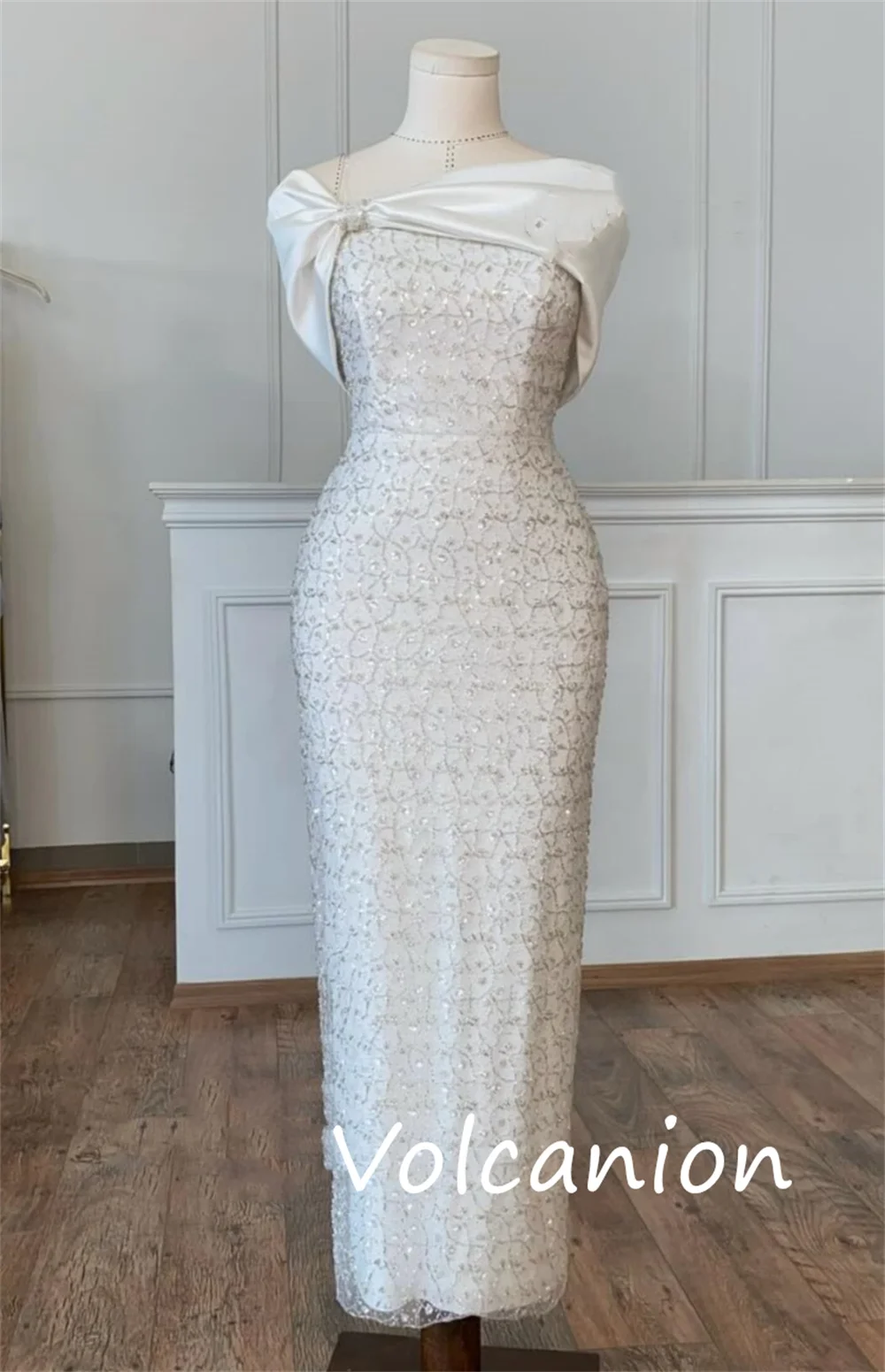 Personalizado requintado charmeuse lantejoulas plissado em linha reta fora do ombro vestidos longos sob medida ocasião sexy