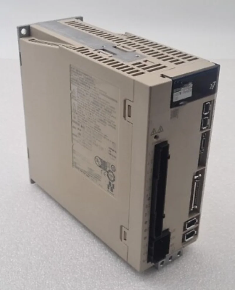 

100% Original New SGD7W-2R8A20A700 SGDV-1R6A01B SGDM-04ADAY32- SGD7W-1R6A20A700 Servo Drive 1 Year Warranty Fast Shipping