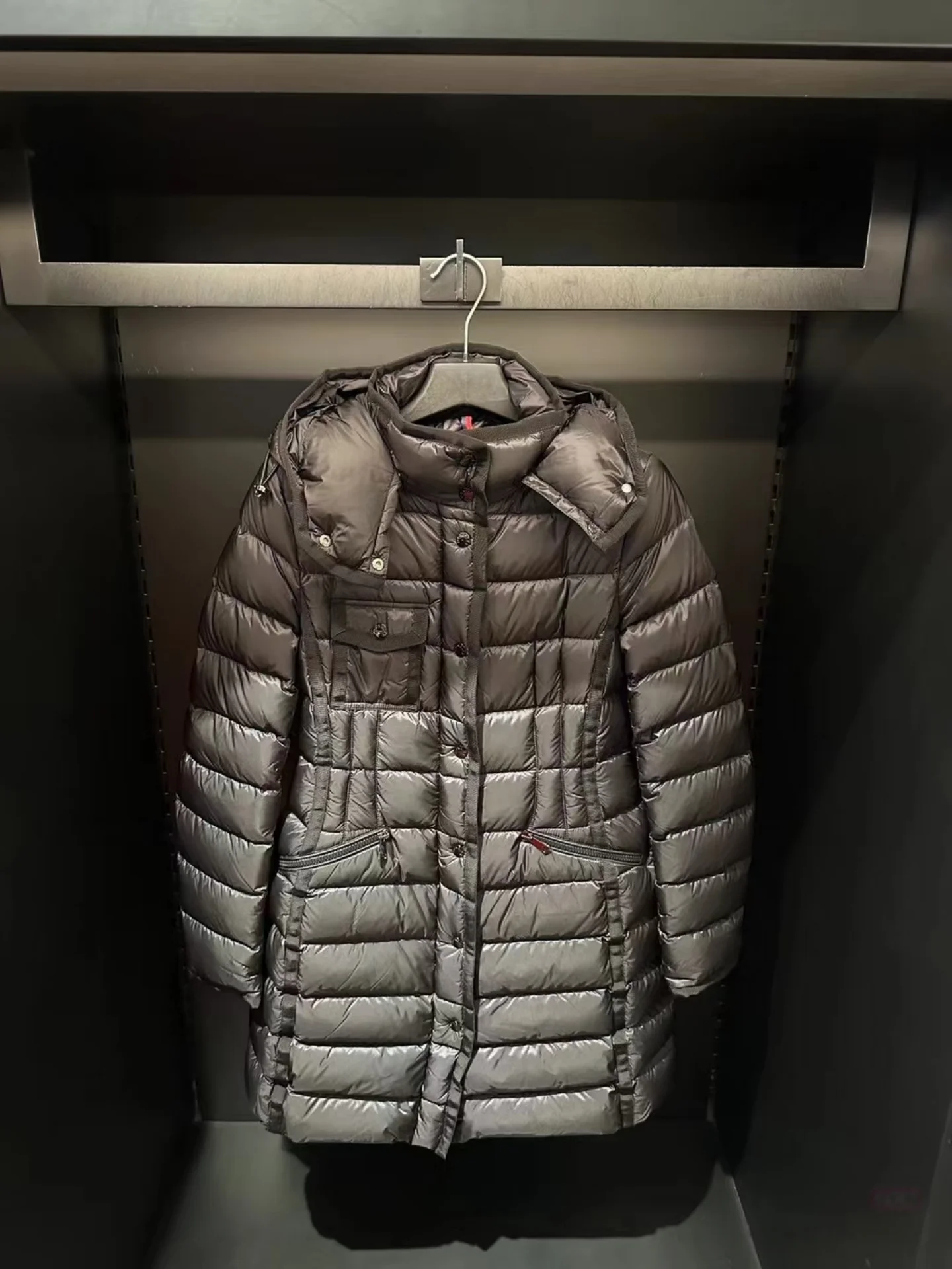 

Slim Fit Removable Hat Arc Waist Shaping Ultra Fluffy Medium Length White Goose down Small Fragrance Style down Jacket