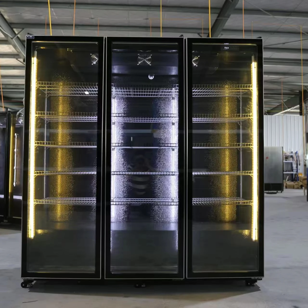 Single-Temperature Upright Refrigerator with Glass Door Air-Cooled Vertical Bar Cooler for Displaying Cold Drinks in Supermarket