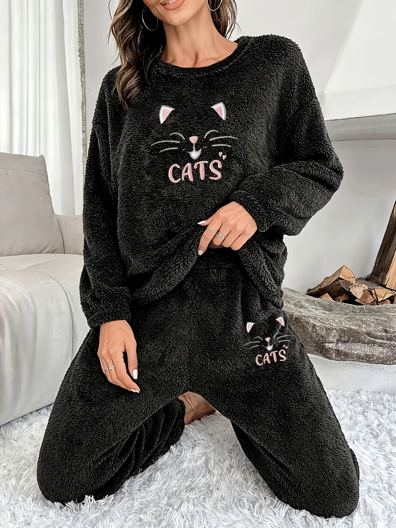 Women's velvet pajama set, featuring a long-sleeve top and matching pants, comfortable winter sleepwear