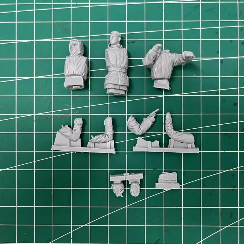 1/35 Scale Resin Figure Assembled Model Kit Military Hobby Miniature Tank Soldier 3 Man Unassembled and Unpainted Garage Kit