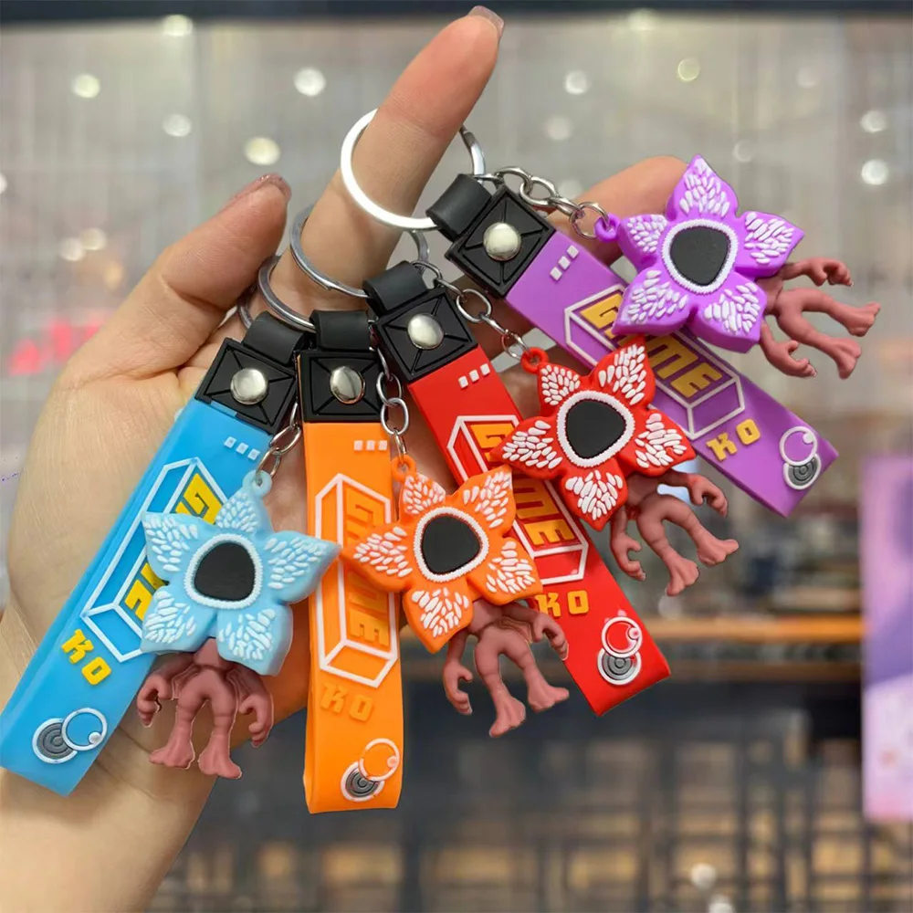 

Брелки «Очень странный», украшения для рюкзака, подарки для вечеринок, сезон «Снова в школу», аксессуары для друзей, детали, рождественская модель, кукла, игрушка в подарок