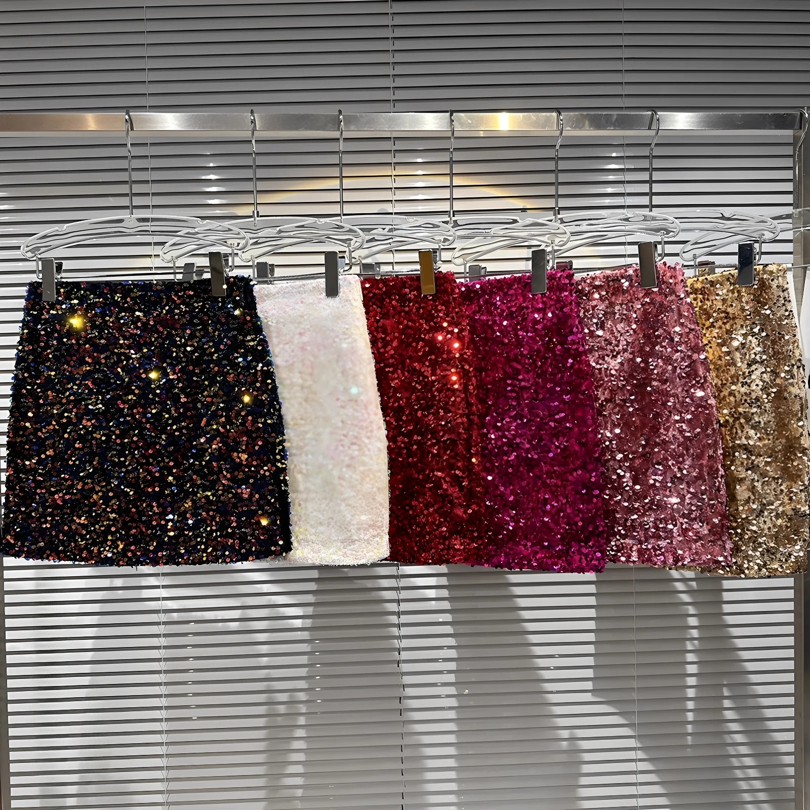 

iny с блестками или юбкой, сексуальное трапециевидное платье с высокой талией для женщин, блестящая одежда Par, женская мода, осень 2025