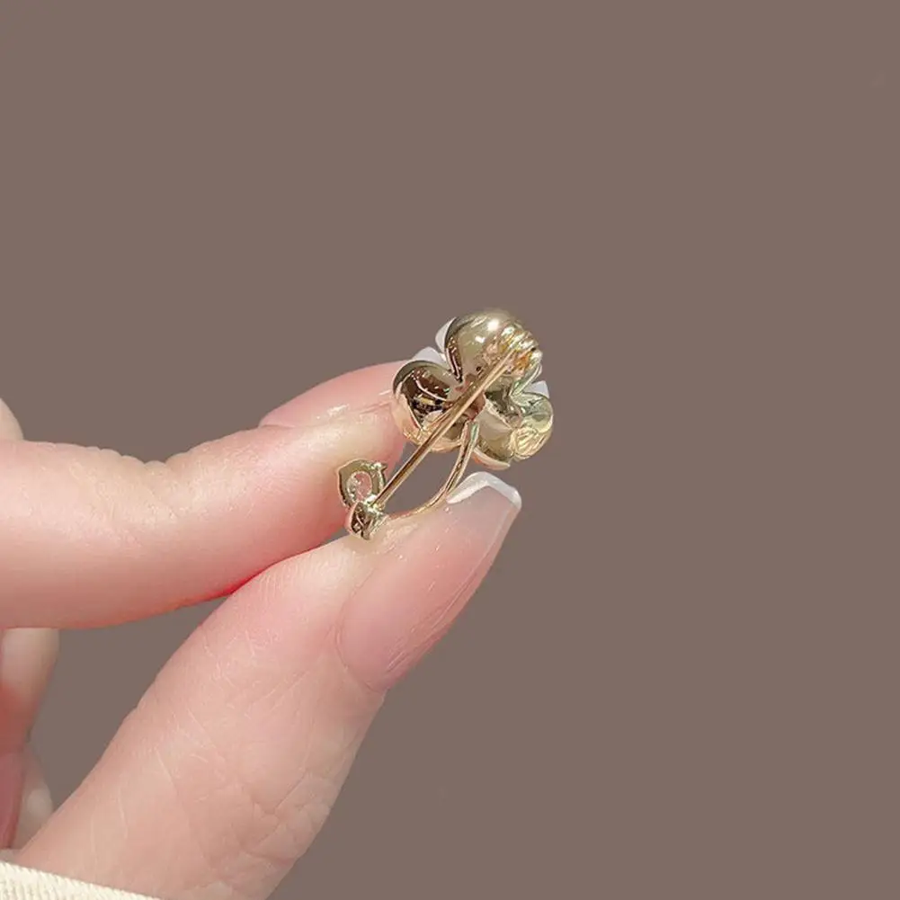 Flower Brooch Jewelry Pin Flower Stem Brooch Pin Shell Petal Mini Accessory for V-neck Collars Scarves Cardigans Elegant Spring