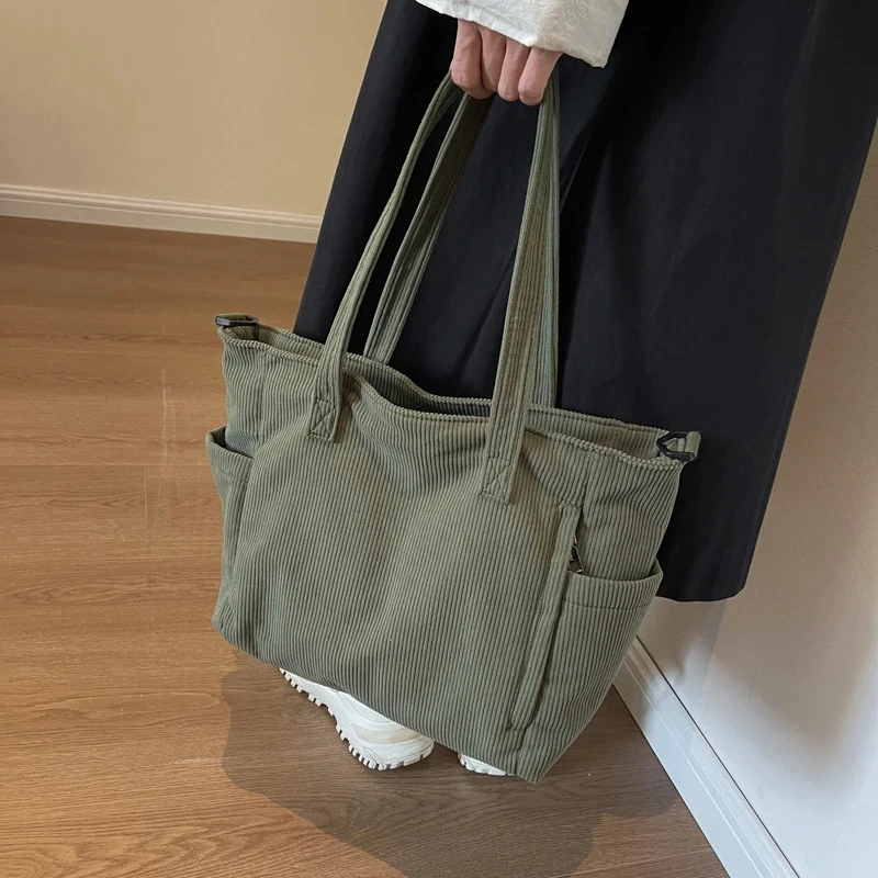 Modische gestreifte Samthandtasche, einfacher Stil, Cord-Umhängetasche, einfarbig, große Kapazität, Pendler-Damen-Einkaufstasche – Detail 7