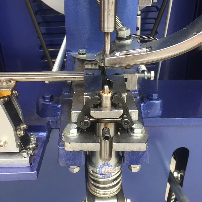 Easy-to-Operate Fully Automatic Clothing Bags Button Punching Machine with 220V Motor Essential for Efficient Sewing