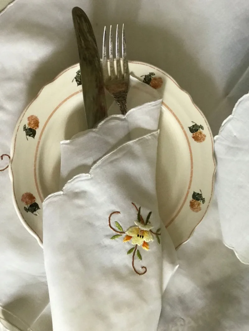 4 個輸出英国手作りカラー刺繍ナプキンヴィンテージハンカチ