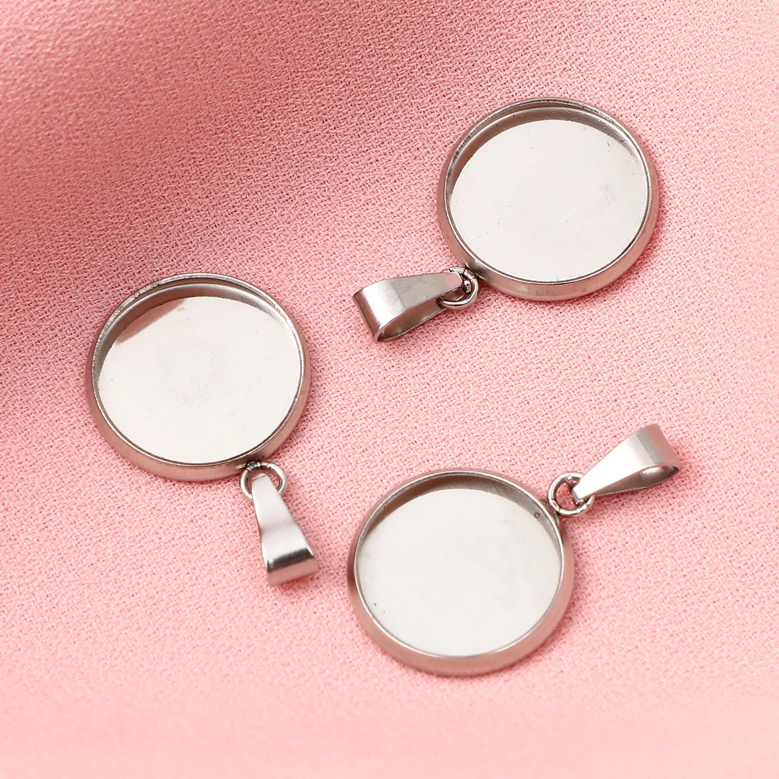 

20Pcs Stainless Steel Pendant Trays Fine Workmanship for DIY Necklace Bracelet Jewelry Crafts Round Cork Base Silver 12Mm