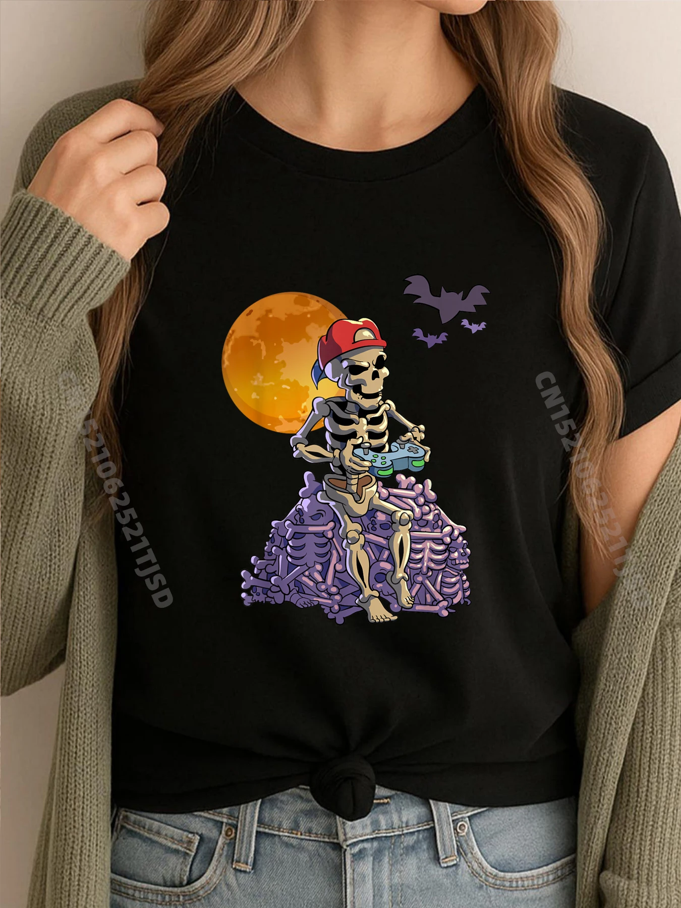 

Геймер Скелет Хэллоуин Видеоигры Игры Хэллоуин Христианская Футболка Женщина Рождество