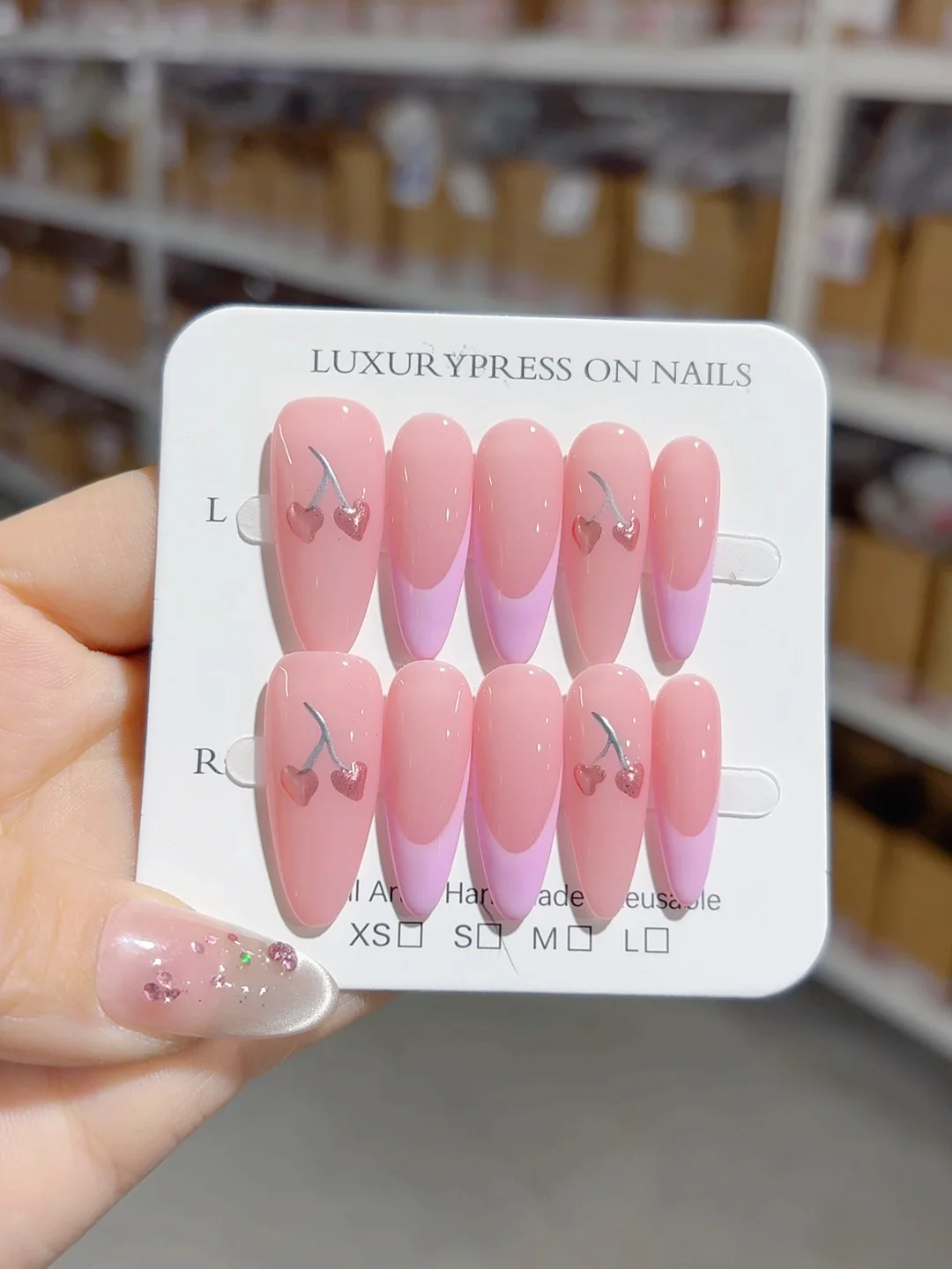 

Pink Simple Nail Art Almond Fashion Manicure (B103)